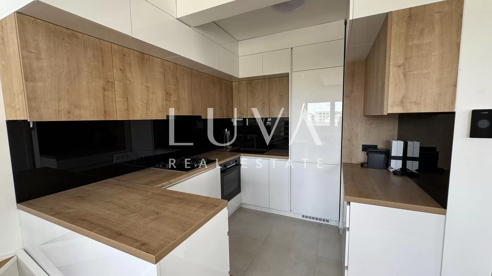 Zagreb, Blato, 3-bedroom apartment, first rental, 83 m² + 2 garage parking spaces + 2 storage rooms