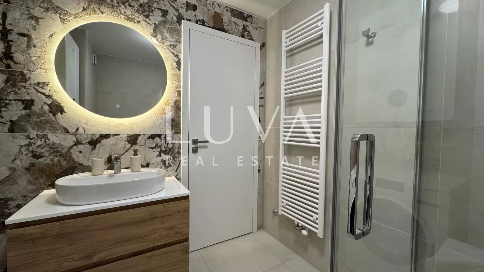 Zagreb, Blato, 3-bedroom apartment, first rental, 83 m² + 2 garage parking spaces + 2 storage rooms