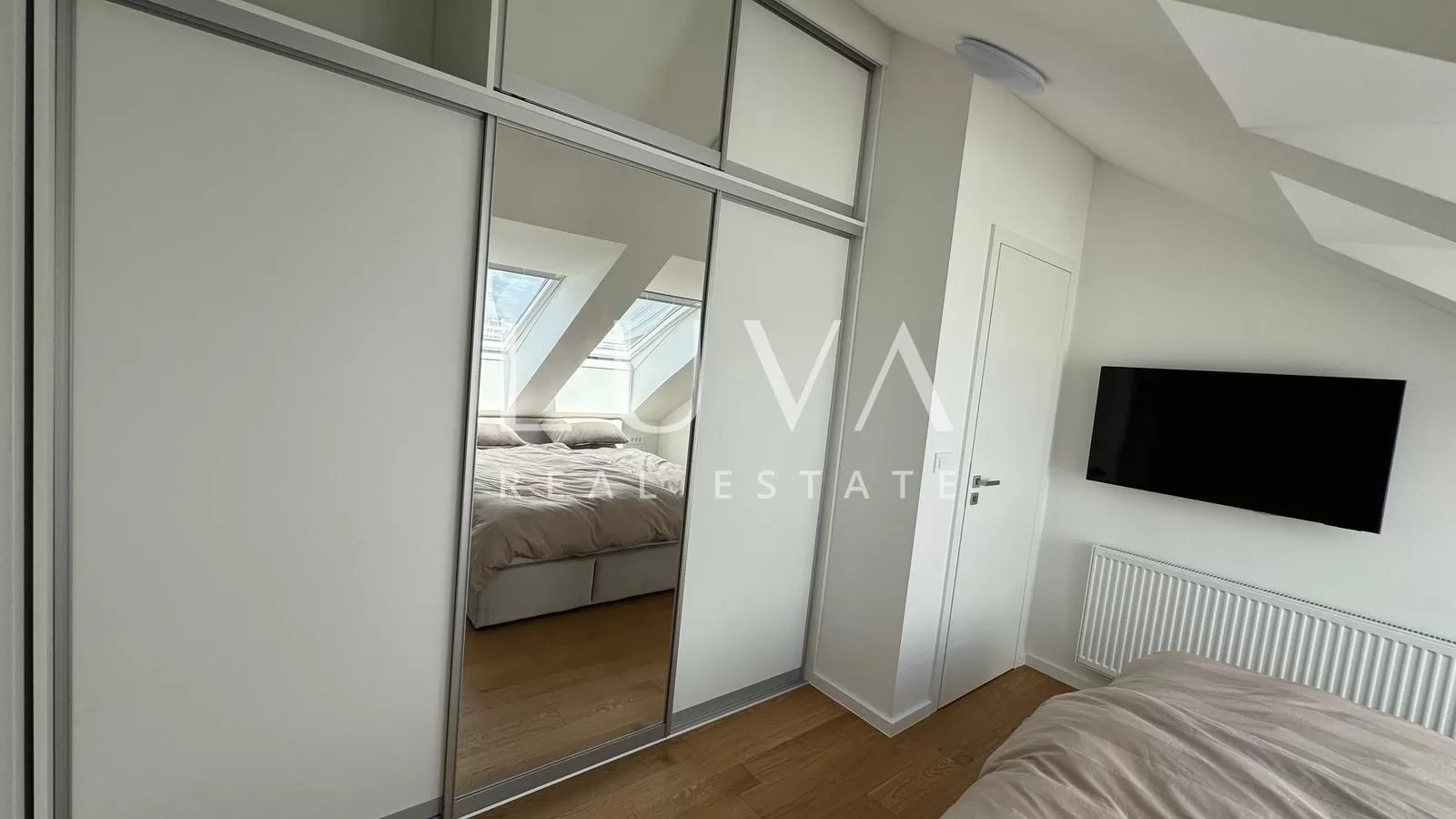 Zagreb, Blato, 3-bedroom apartment, first rental, 83 m² + 2 garage parking spaces + 2 storage rooms