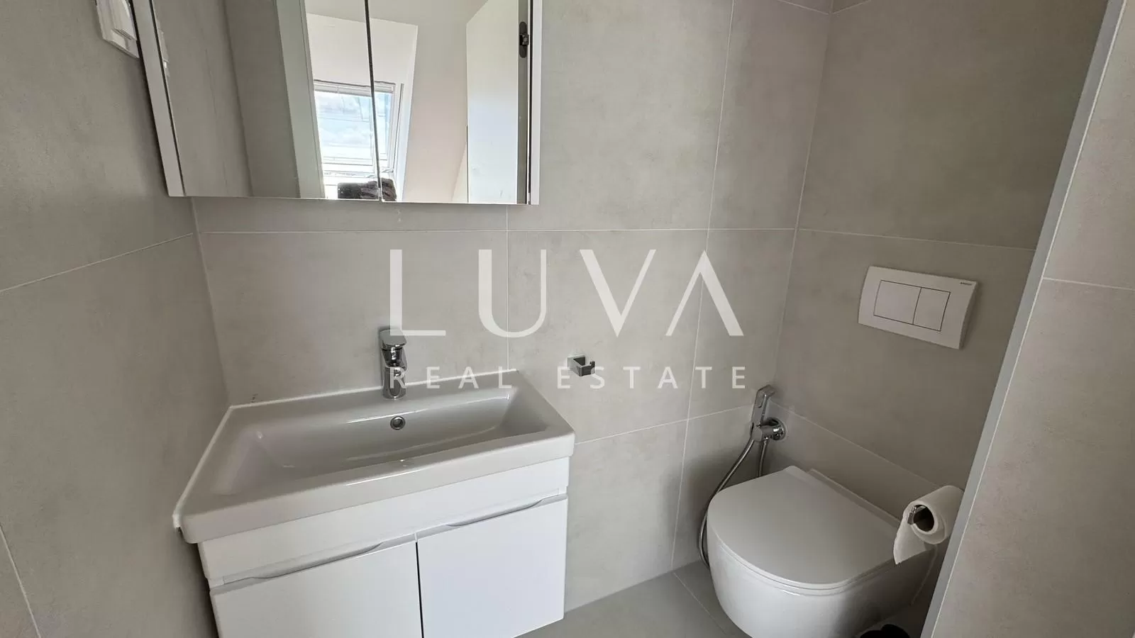 Zagreb, Blato, 3-bedroom apartment, first rental, 83 m² + 2 garage parking spaces + 2 storage rooms