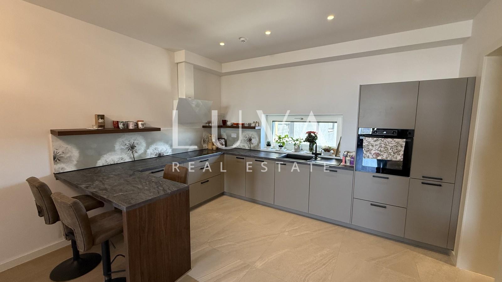 Zagreb, Blato, three-bedroom apartment with terrace and jacuzzi, 64 m²