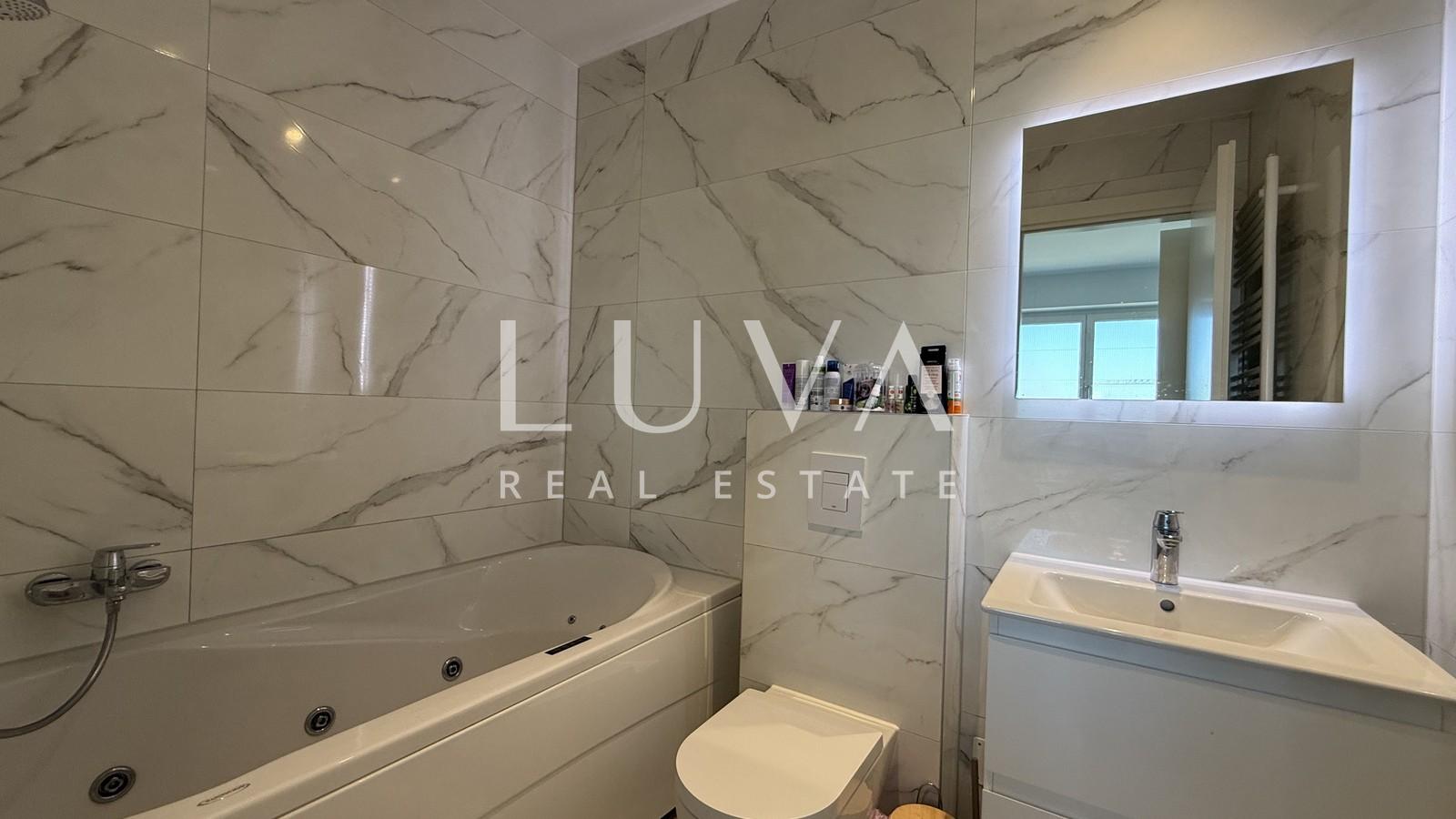 Zagreb, Blato, three-bedroom apartment with terrace and jacuzzi, 64 m²