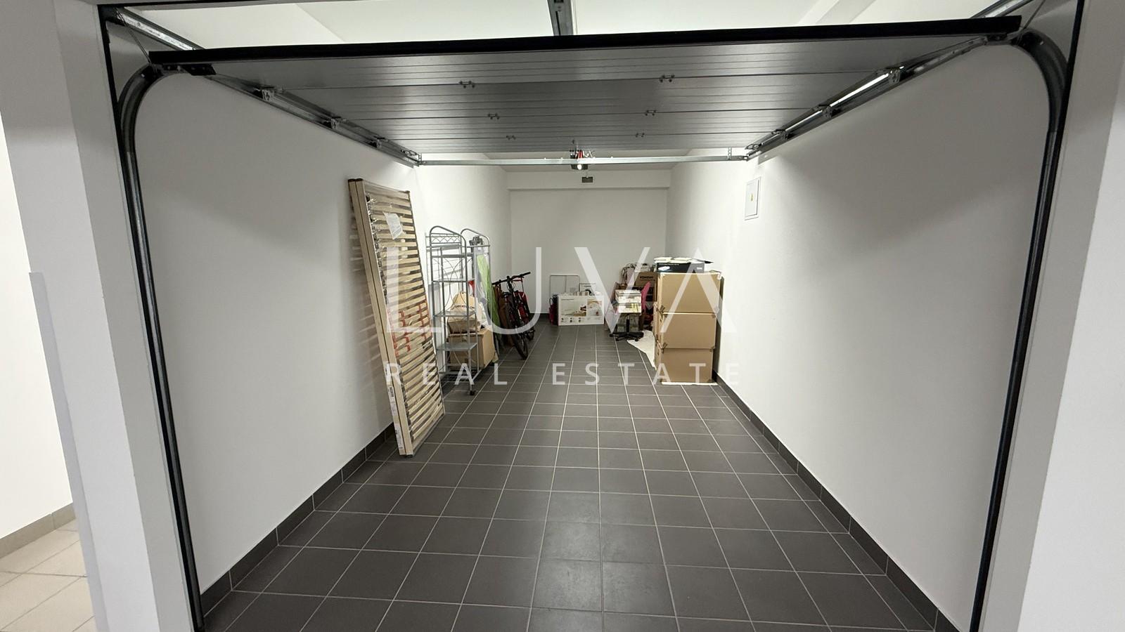 Zagreb, Blato, three-bedroom apartment with terrace and jacuzzi, 64 m²