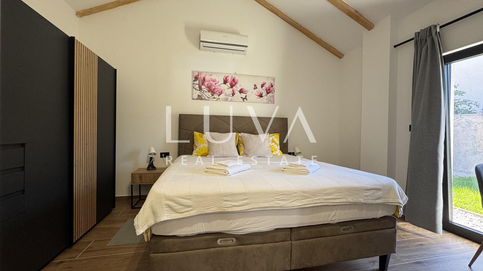 Istria, Poreč, modern stone house with pool, 133 m2