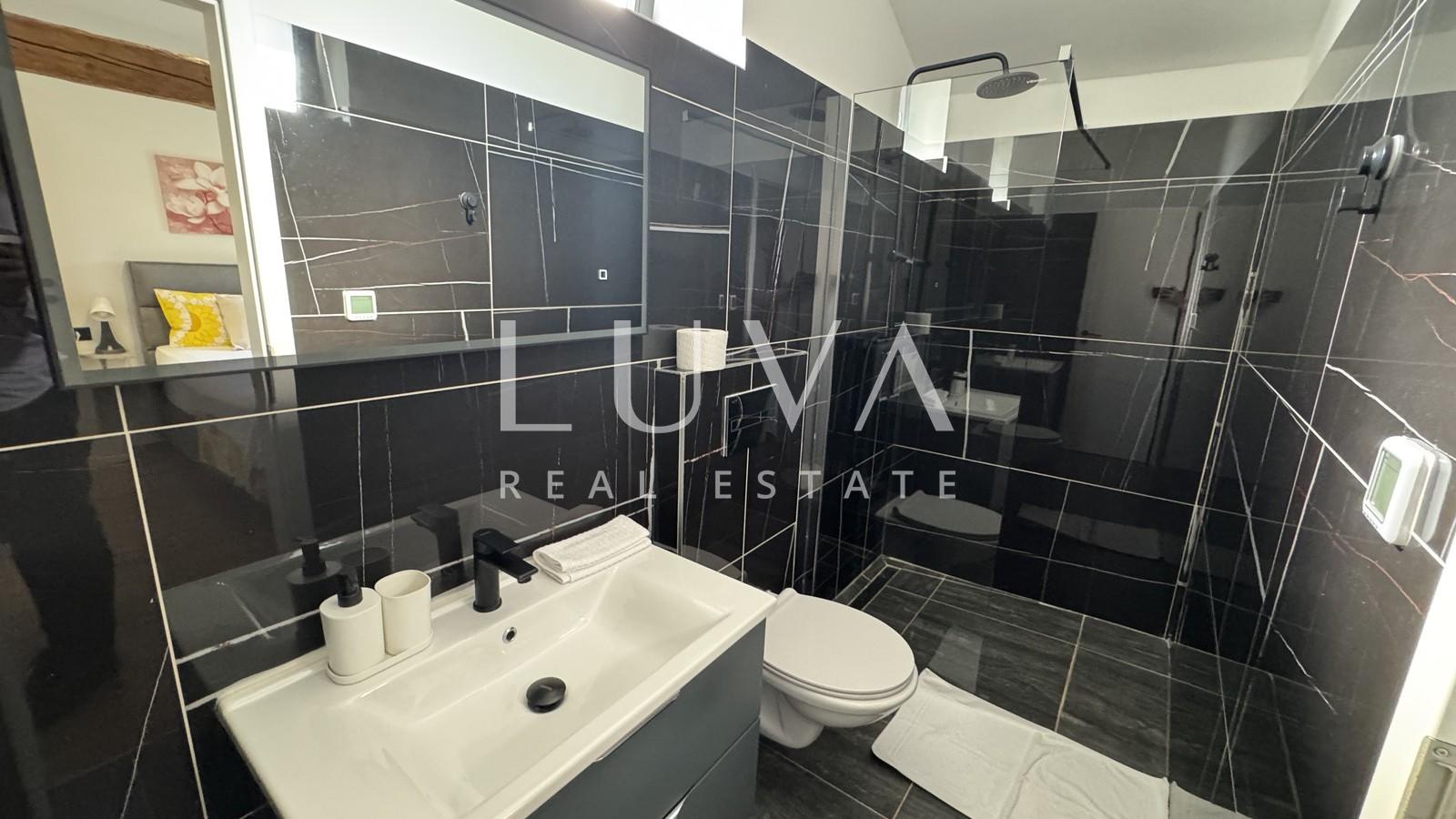 Istria, Poreč, modern stone house with pool, 133 m2