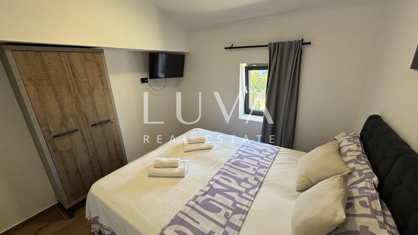 Istria, Poreč, modern stone house with pool, 133 m2