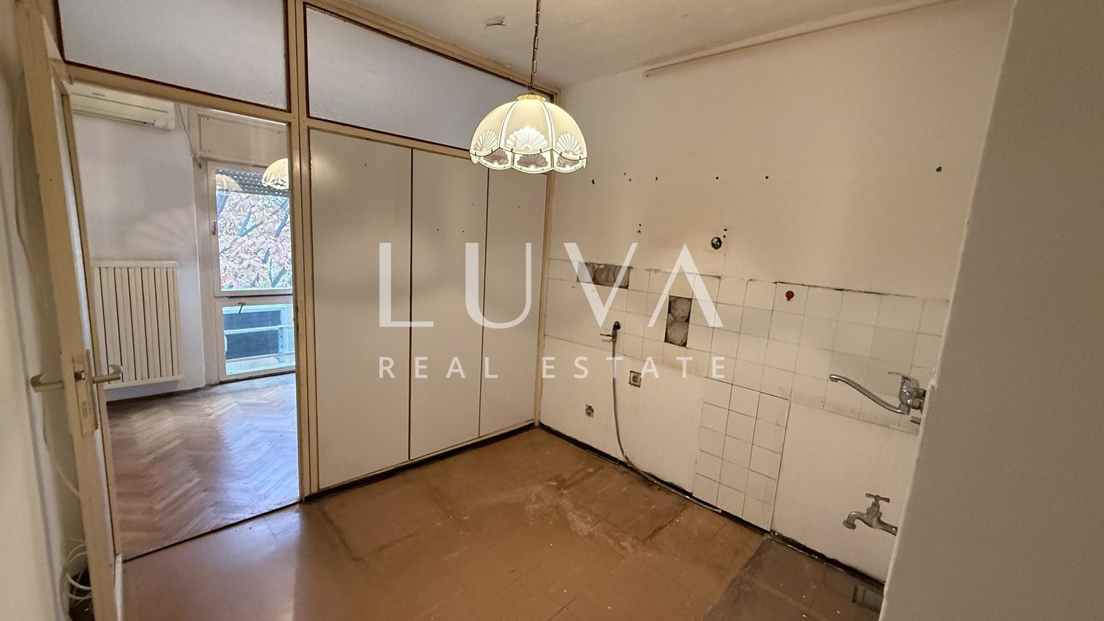 Zagreb, Maksimir, Wohnung zur Renovierung im 3. Stock, 65 m²