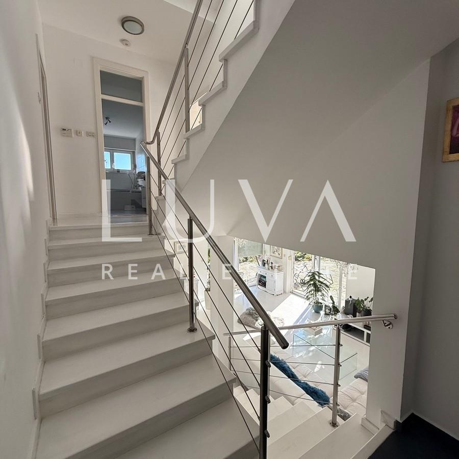 Samobor, moderna kuća na prodaju, 500 m2 na parceli od 2500 m2