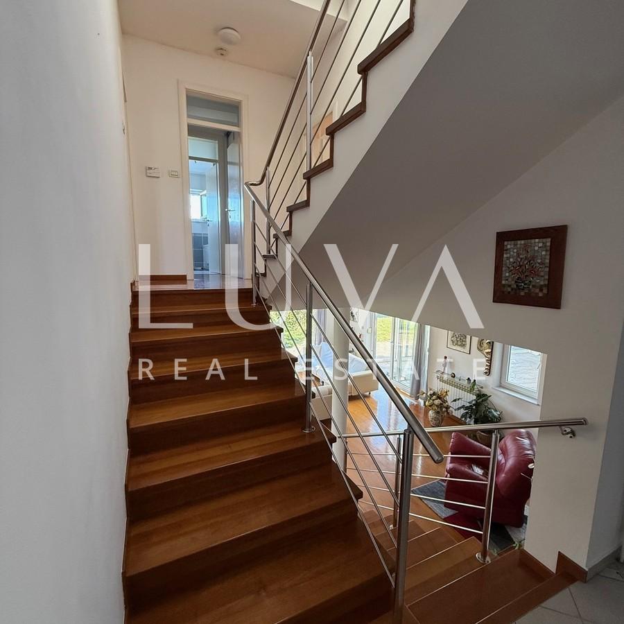 Samobor, moderna kuća na prodaju, 500 m2 na parceli od 2500 m2