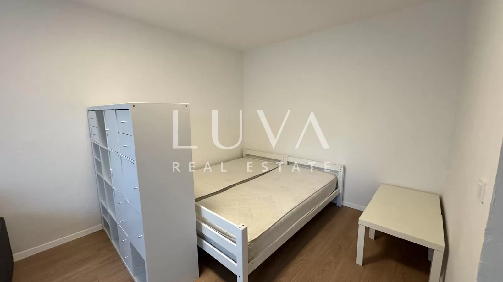 Zagreb, Malešnica, novorenoviran stan s lođom, 43m2