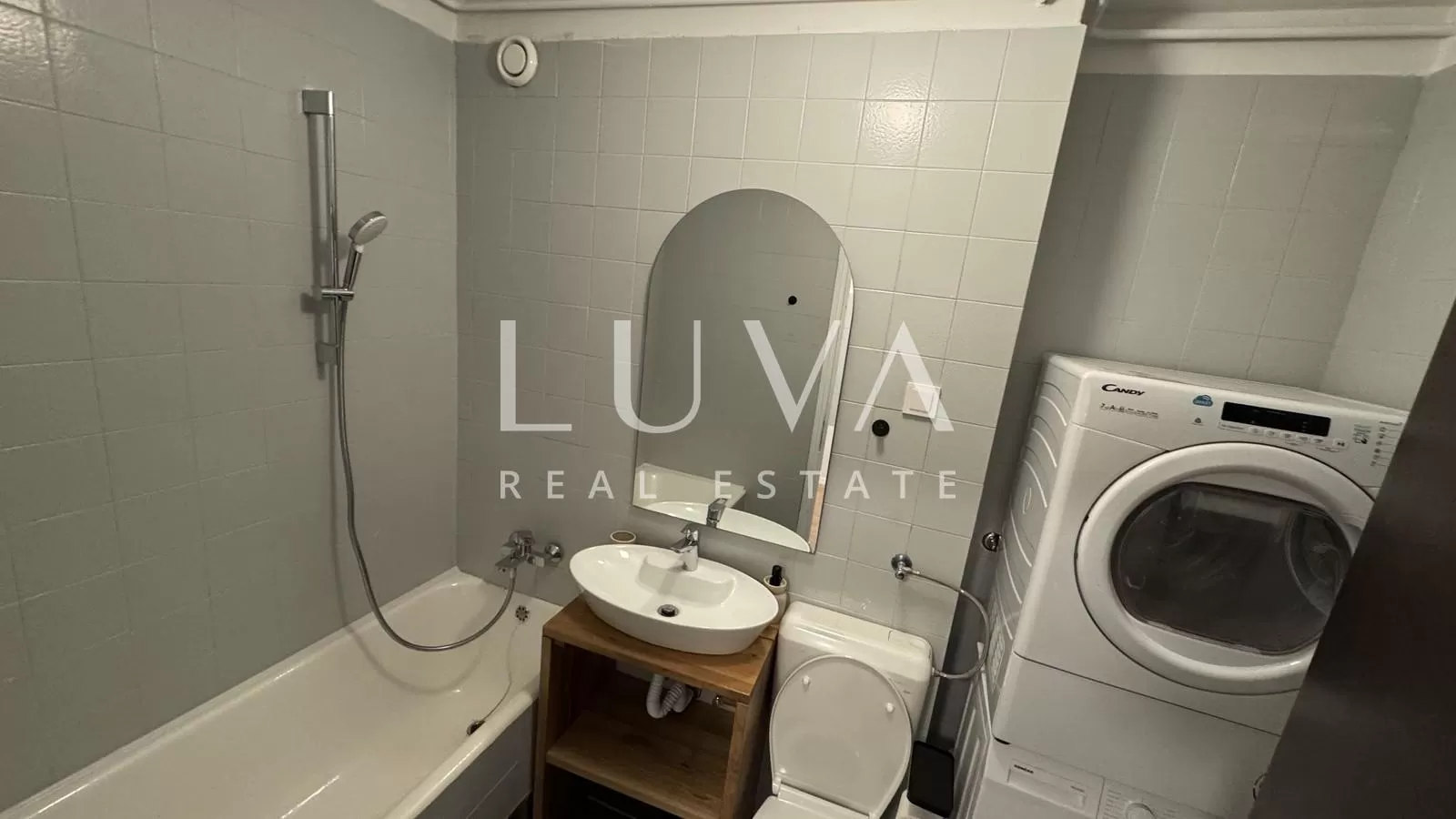 Zagreb, Malešnica, novorenoviran stan s lođom, 43m2