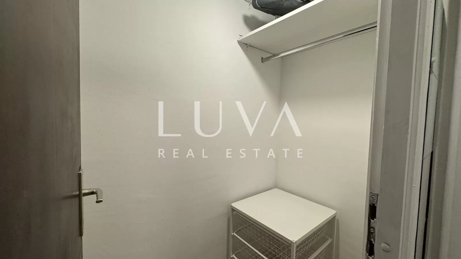 Zagreb, Malešnica, novorenoviran stan s lođom, 43m2
