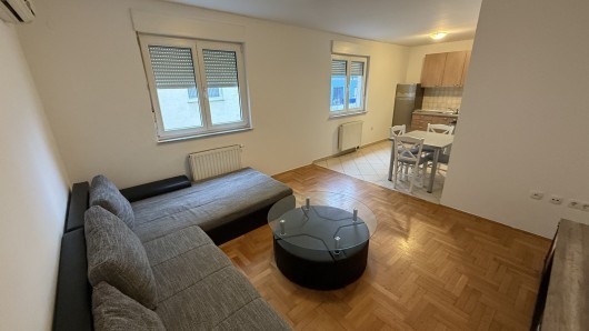 Zagreb, Malešnica, stan s dvije spavaće sobe na 1. katu, 60 m2