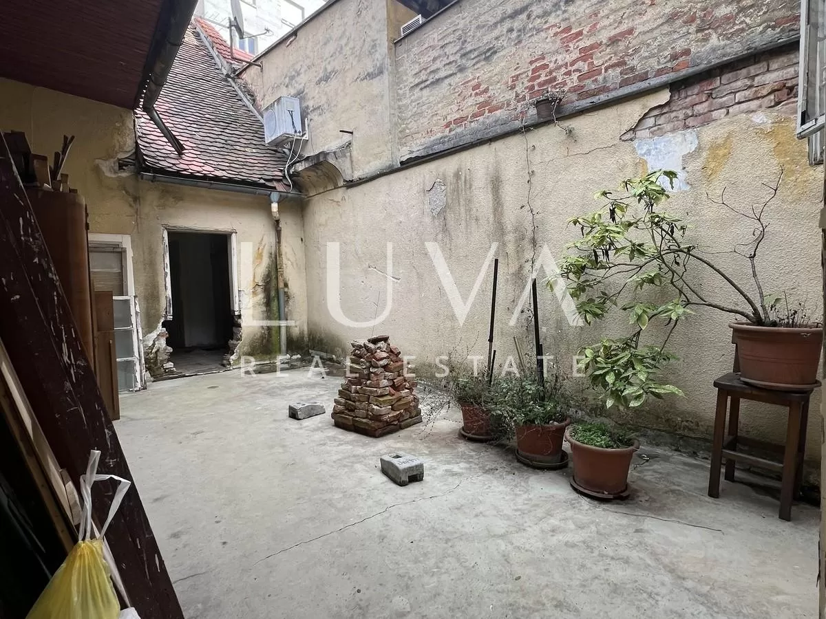 Zagreb, Centar, Radićeva, stan 100m2 za adaptaciju
