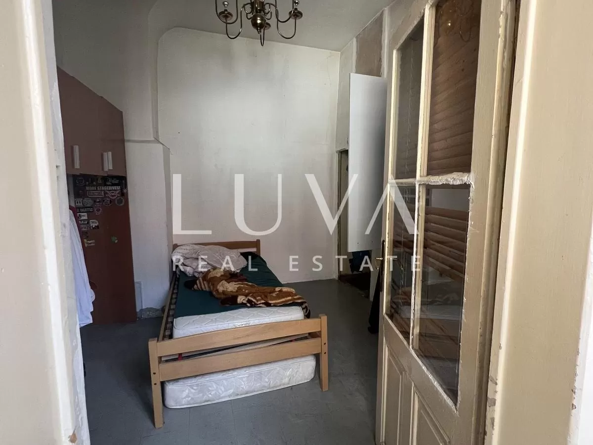 Zagreb, Centar, Radićeva, stan 100m2 za adaptaciju