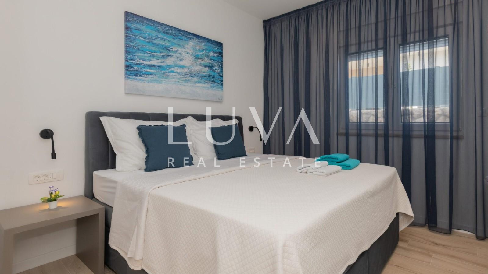 Imotski, moderna kuća s bazenom i panoramskim pogledom na prodaju, 165 m2