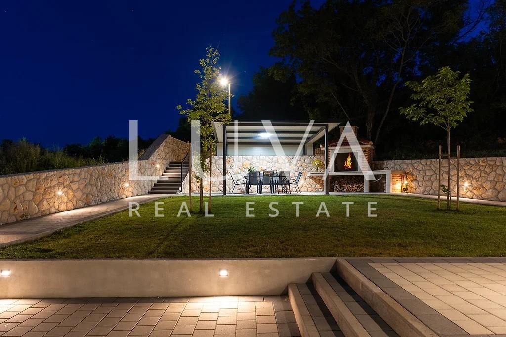 Imotski, moderna kuća s bazenom i panoramskim pogledom na prodaju, 150 m2