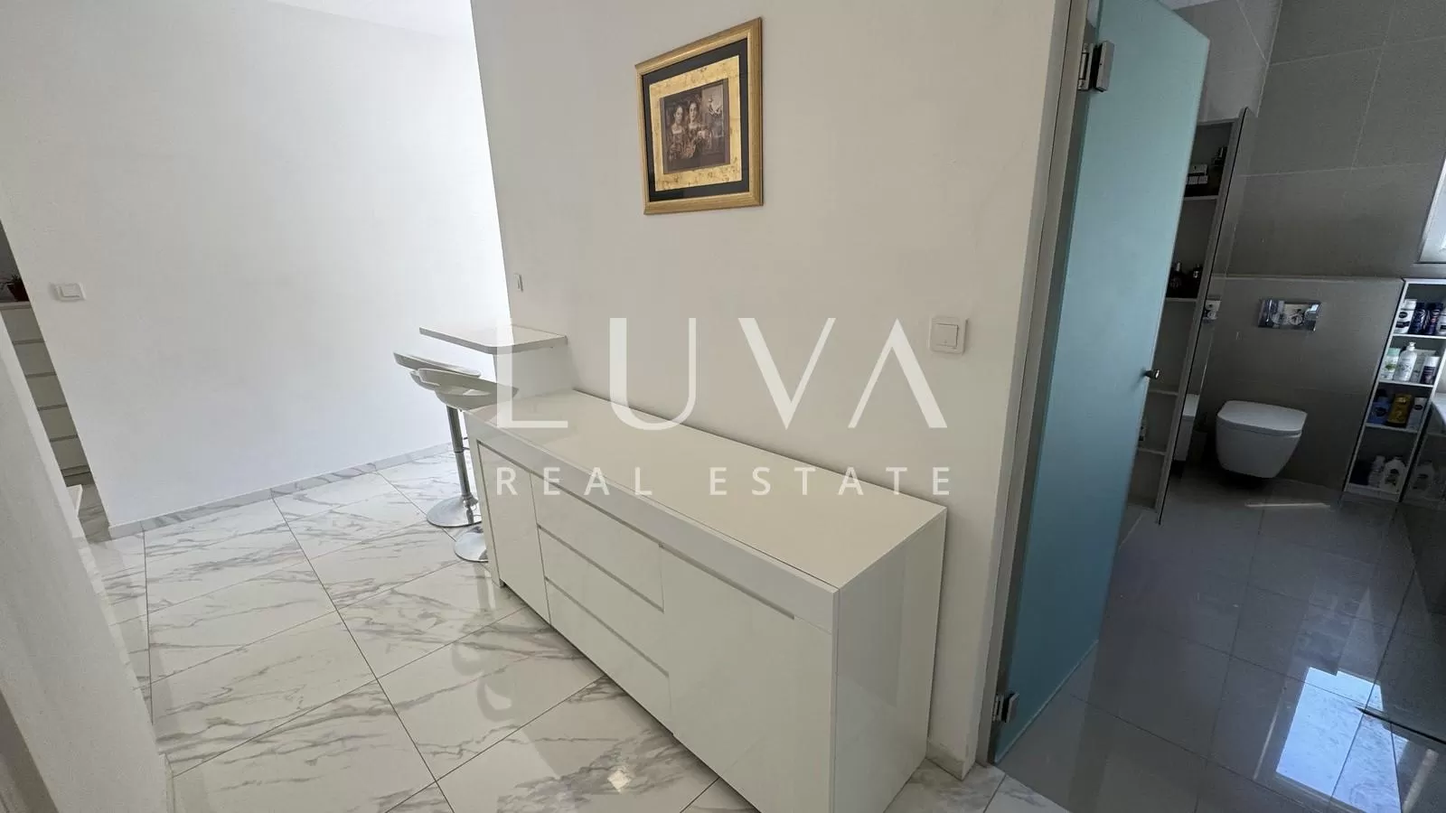 Zagreb, center, modern three-room apartment with balcony, 94 m2