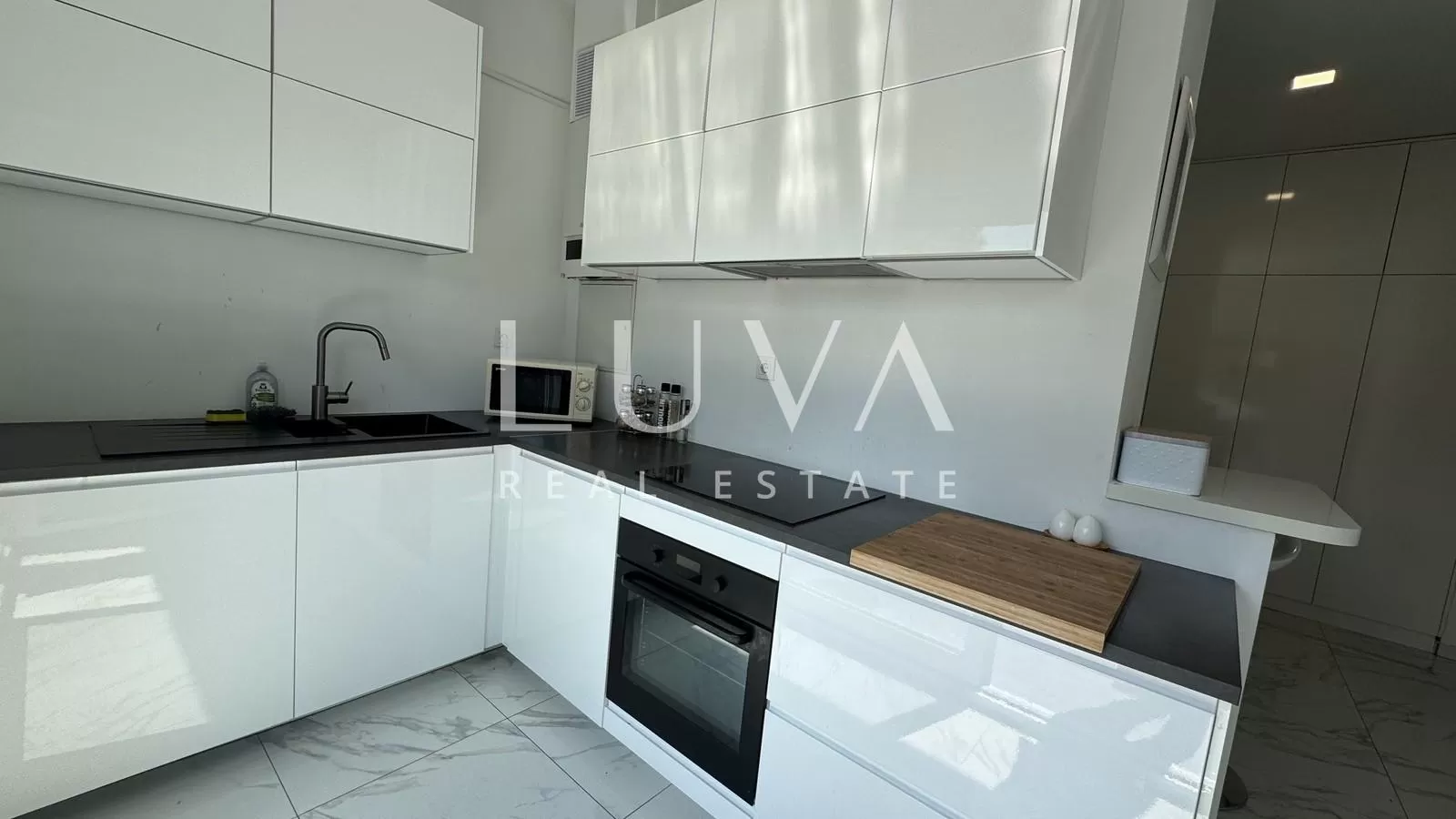 Zagreb, center, modern three-room apartment with balcony, 94 m2