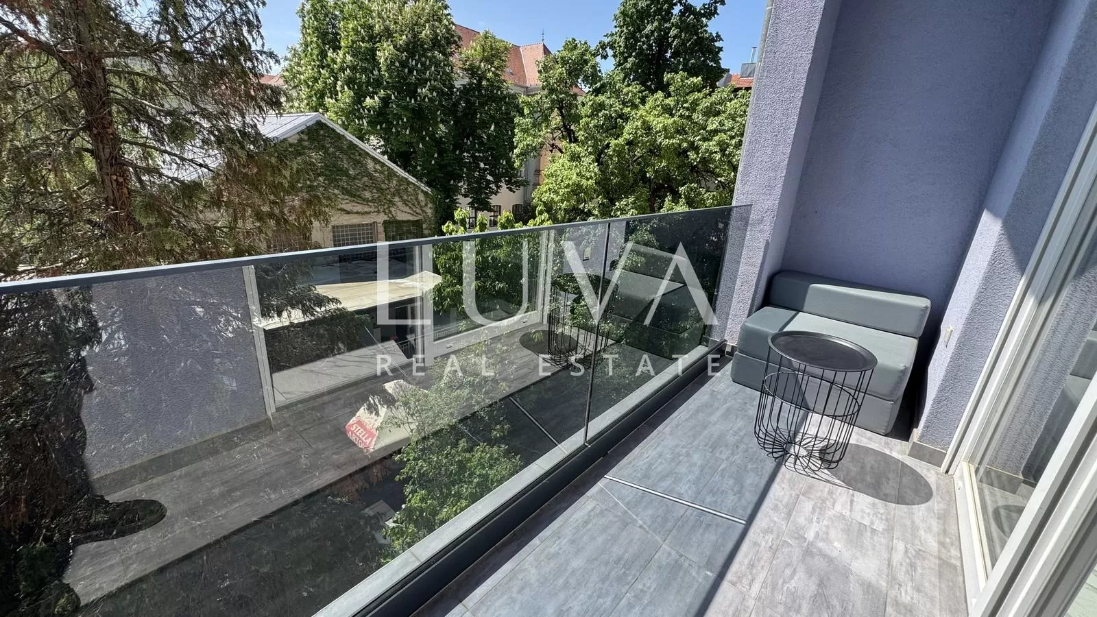 Zagreb, center, modern three-room apartment with balcony, 94 m2