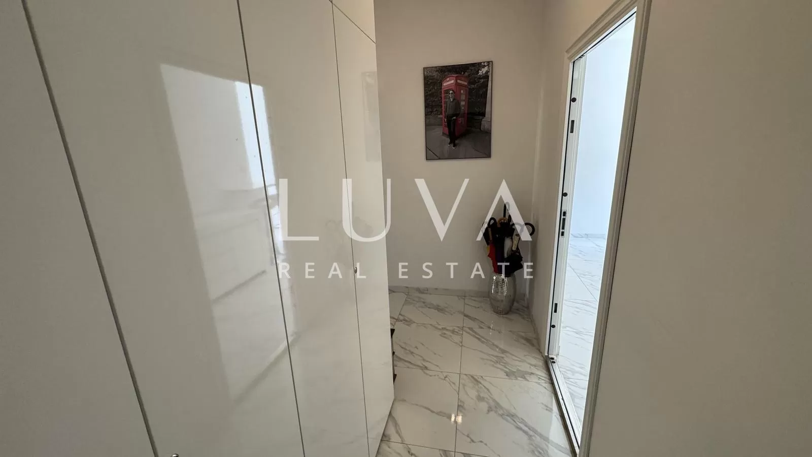 Zagreb, center, modern three-room apartment with balcony, 94 m2