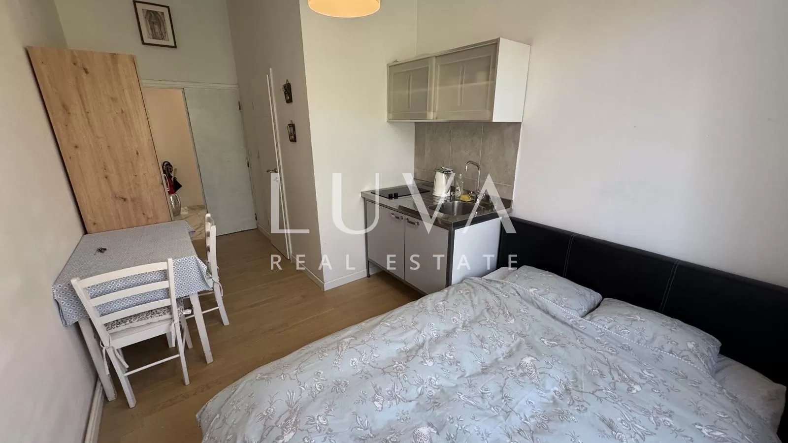Zagreb, center, modern three-room apartment with balcony, 94 m2