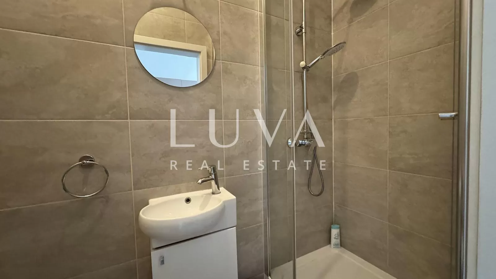 Zagreb, center, modern three-room apartment with balcony, 94 m2