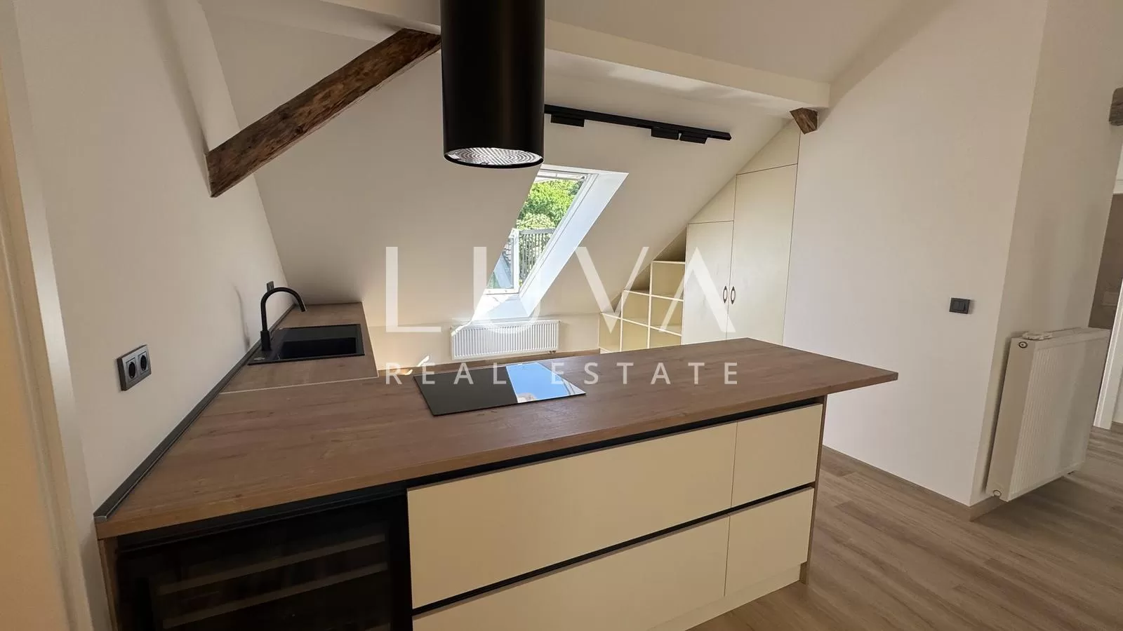 Zagreb, Center, newly renovated commercial space with gallery, 205 m2