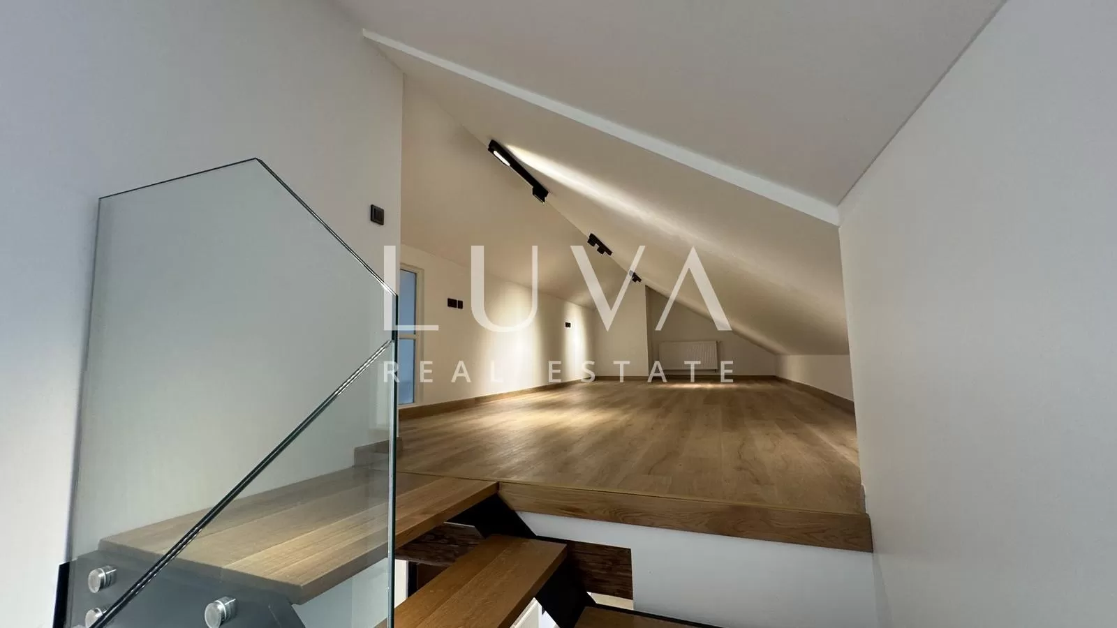 Zagreb, Center, newly renovated commercial space with gallery, 205 m2