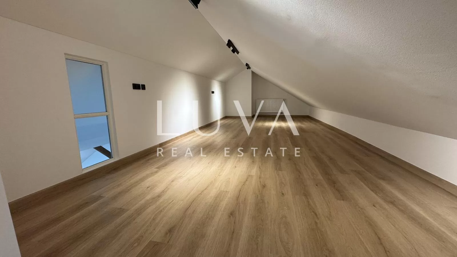 Zagreb, Center, newly renovated commercial space with gallery, 205 m2