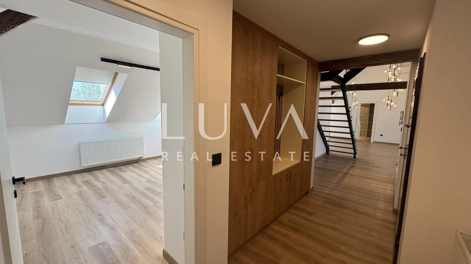 Zagreb, Center, newly renovated commercial space with gallery, 205 m2