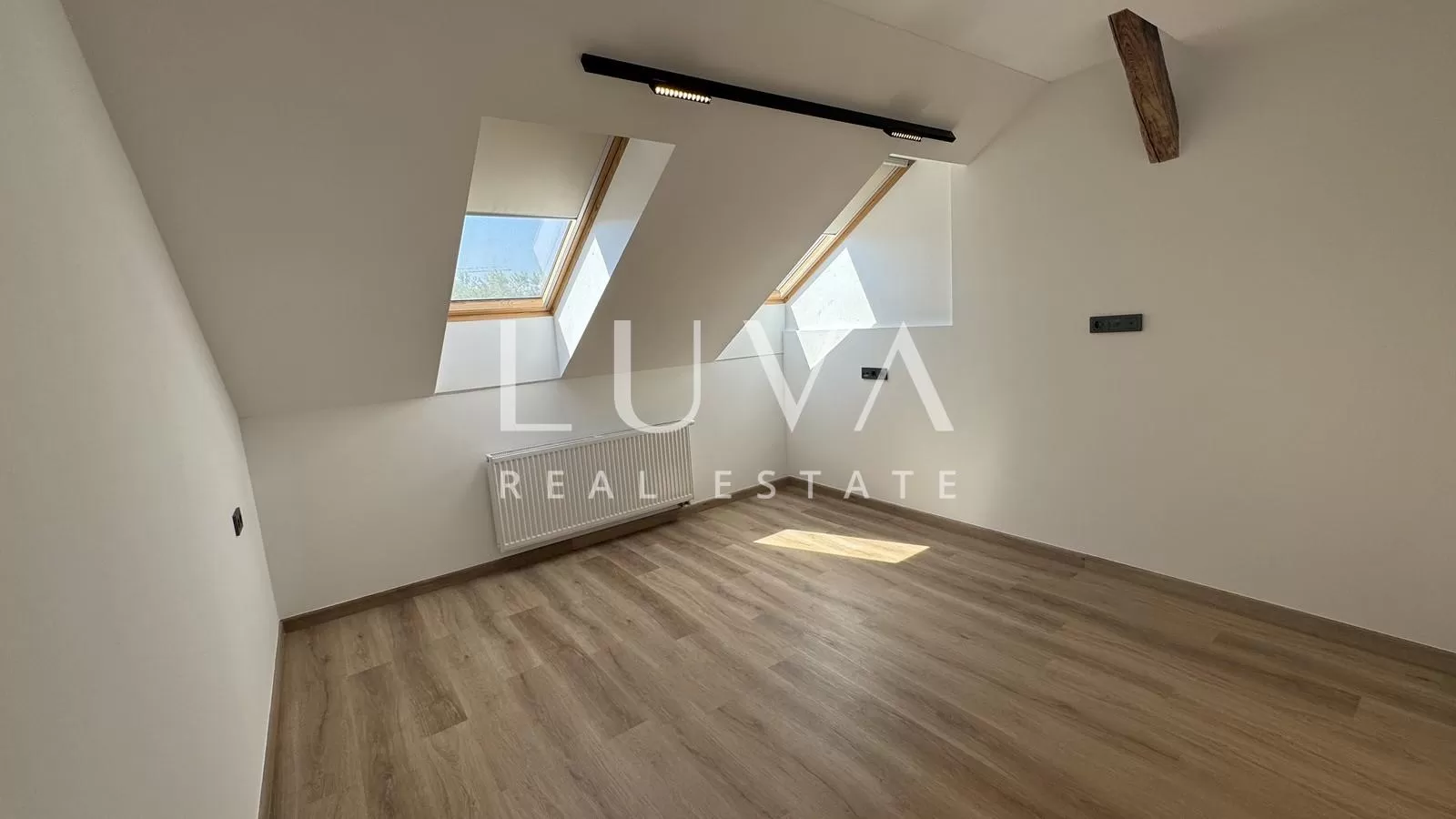 Zagreb, Center, newly renovated commercial space with gallery, 205 m2