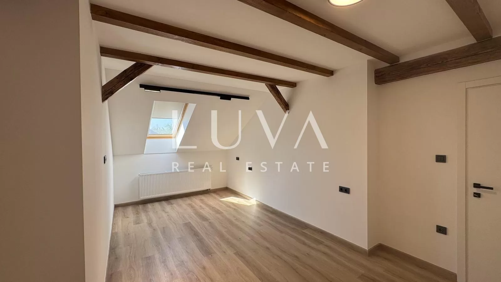 Zagreb, Center, newly renovated commercial space with gallery, 205 m2