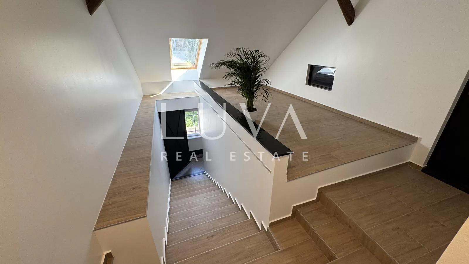Zagreb, Center, newly renovated commercial space with gallery, 205 m2
