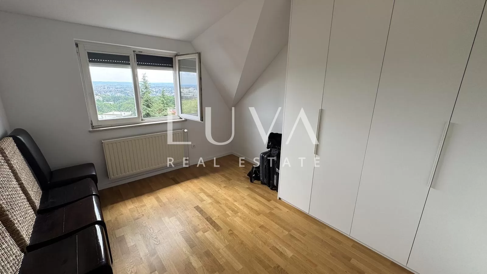 Zagreb, Sveti duh, četverosoban stan s predivnim pogledom na Zagreb, 108 m2