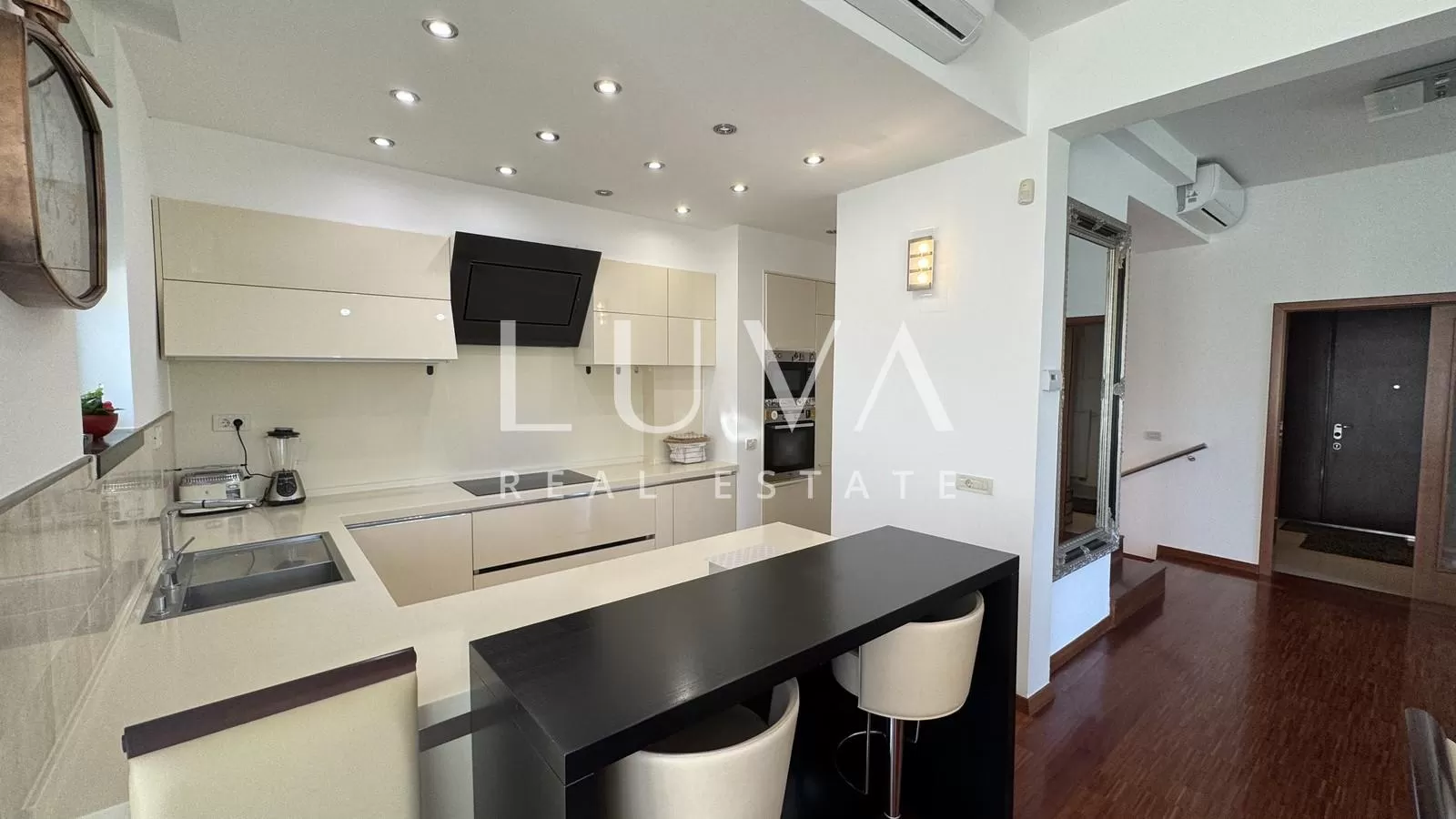 Zagreb, Šestine, luxuriöses Haus mit 4 Schlafzimmern, 432 m²