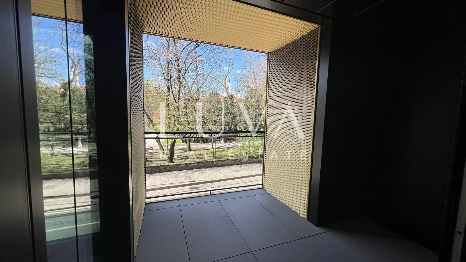 Zagreb, Ribnjak, luksuzan 5-sobni stan s vrtom 154 m2 na prodaju