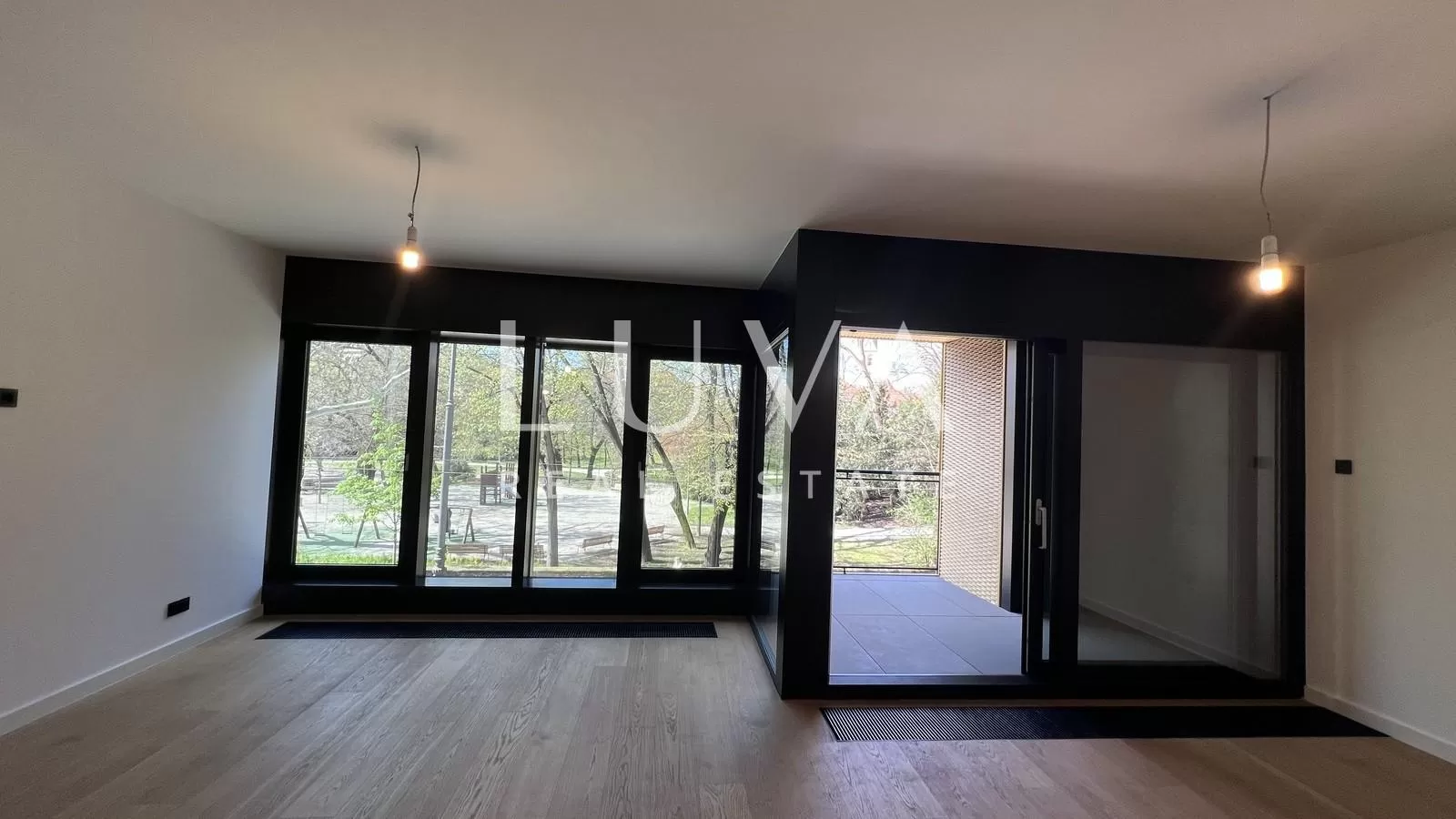 Zagreb, Ribnjak, luksuzan 5-sobni stan s vrtom 154 m2 na prodaju