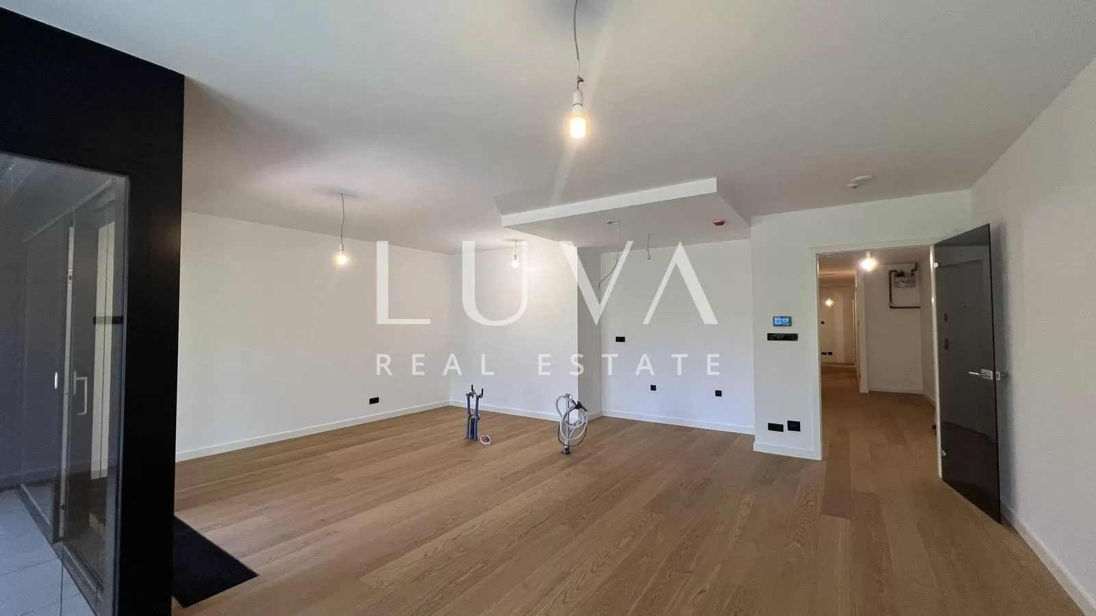 Zagreb, Ribnjak, luksuzan 5-sobni stan s vrtom 154 m2 na prodaju