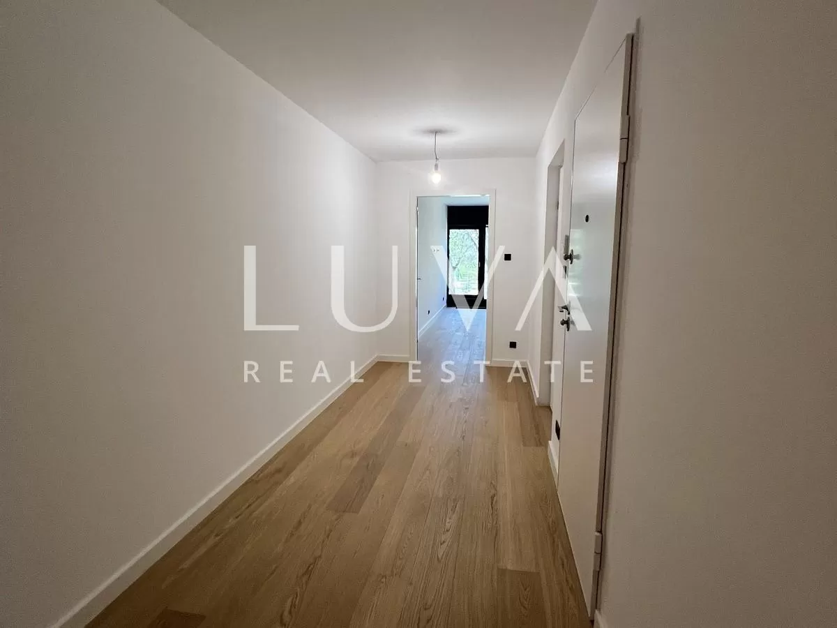 Zagreb, Ribnjak, luksuzan 5-sobni stan s vrtom 154 m2 na prodaju