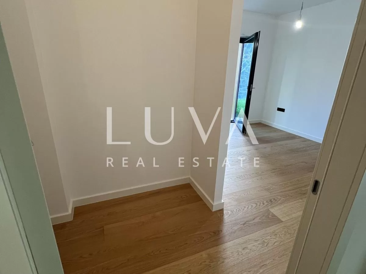 Zagreb, Ribnjak, luksuzan 5-sobni stan s vrtom 154 m2 na prodaju