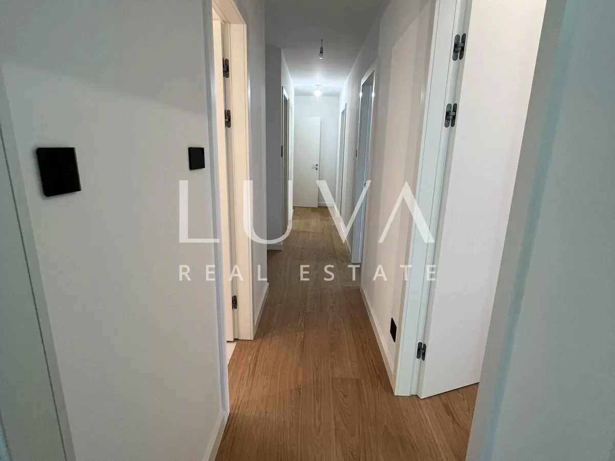 Zagreb, Ribnjak, luksuzan 5-sobni stan s vrtom 154 m2 na prodaju