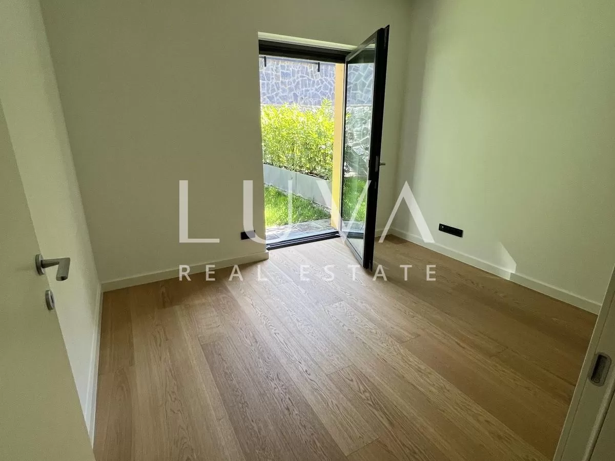 Zagreb, Ribnjak, luksuzan 5-sobni stan s vrtom 154 m2 na prodaju