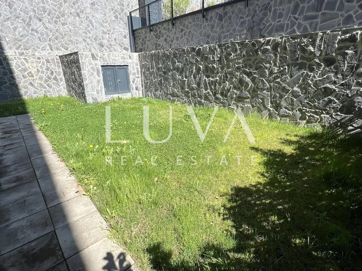 Zagreb, Ribnjak, luksuzan 5-sobni stan s vrtom 154 m2 na prodaju