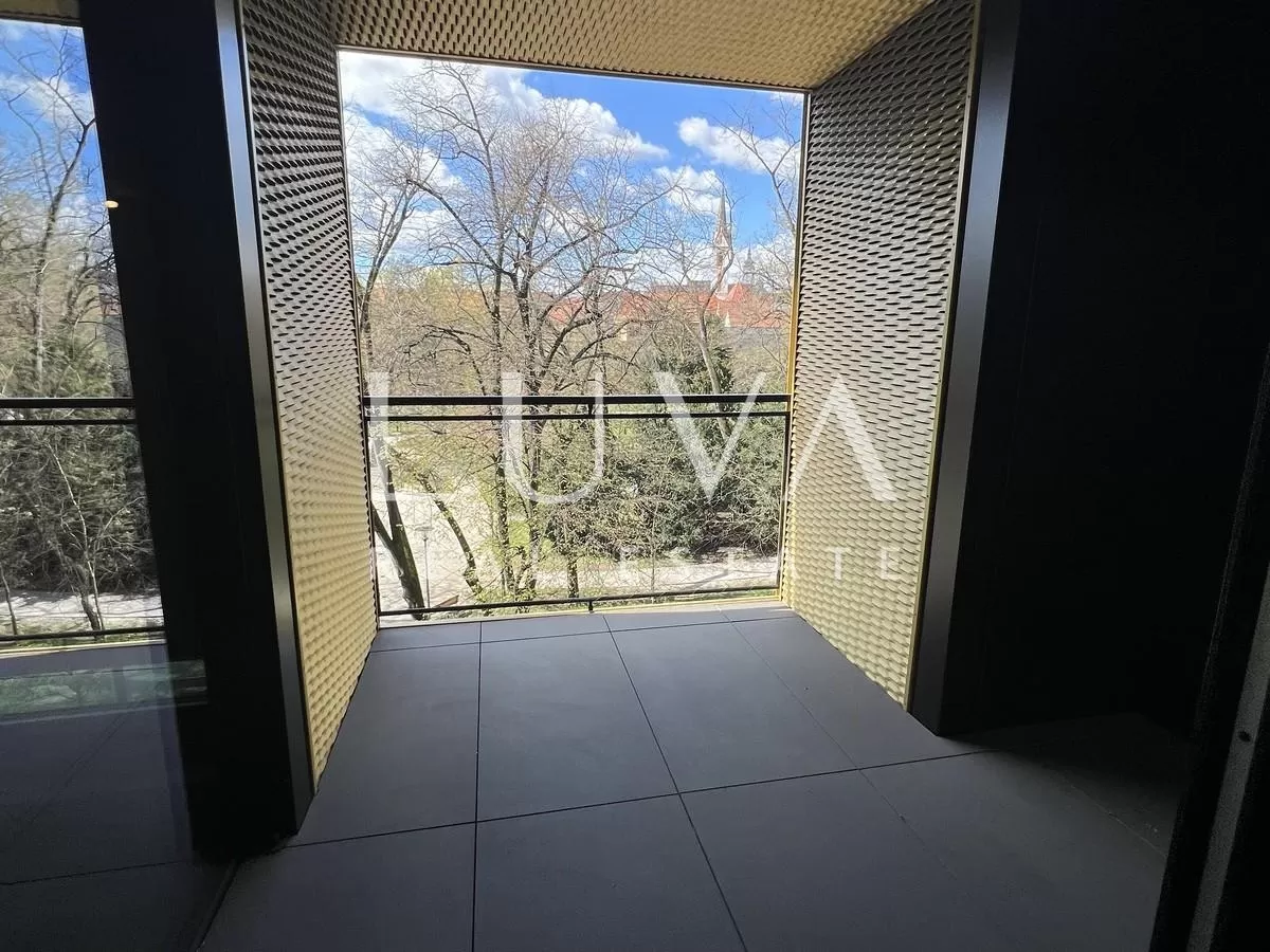 Zagreb, Ribnjak, luksuzan 5-sobni stan na trećem katu 143 m2 na prodaju