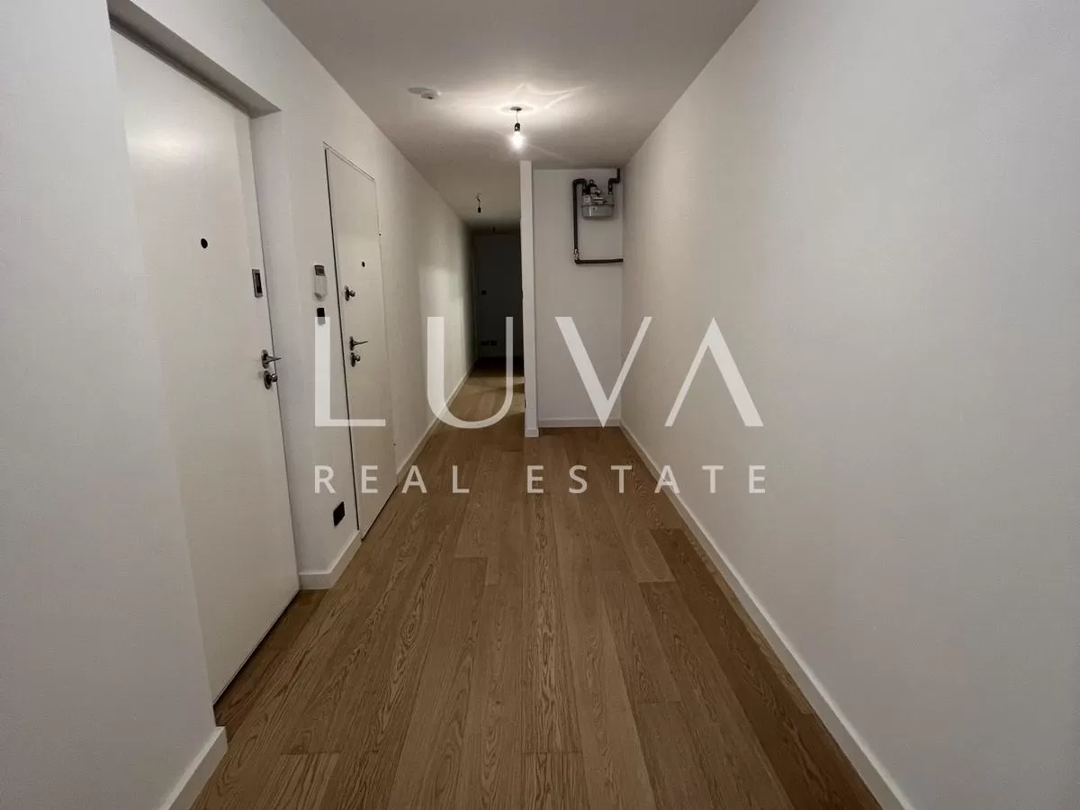 Zagreb, Ribnjak, luksuzan 5-sobni stan na trećem katu 143 m2 na prodaju