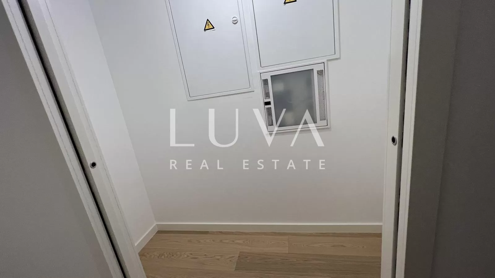 Zagreb, Ribnjak, luksuzan 5-sobni stan na trećem katu 143 m2 na prodaju