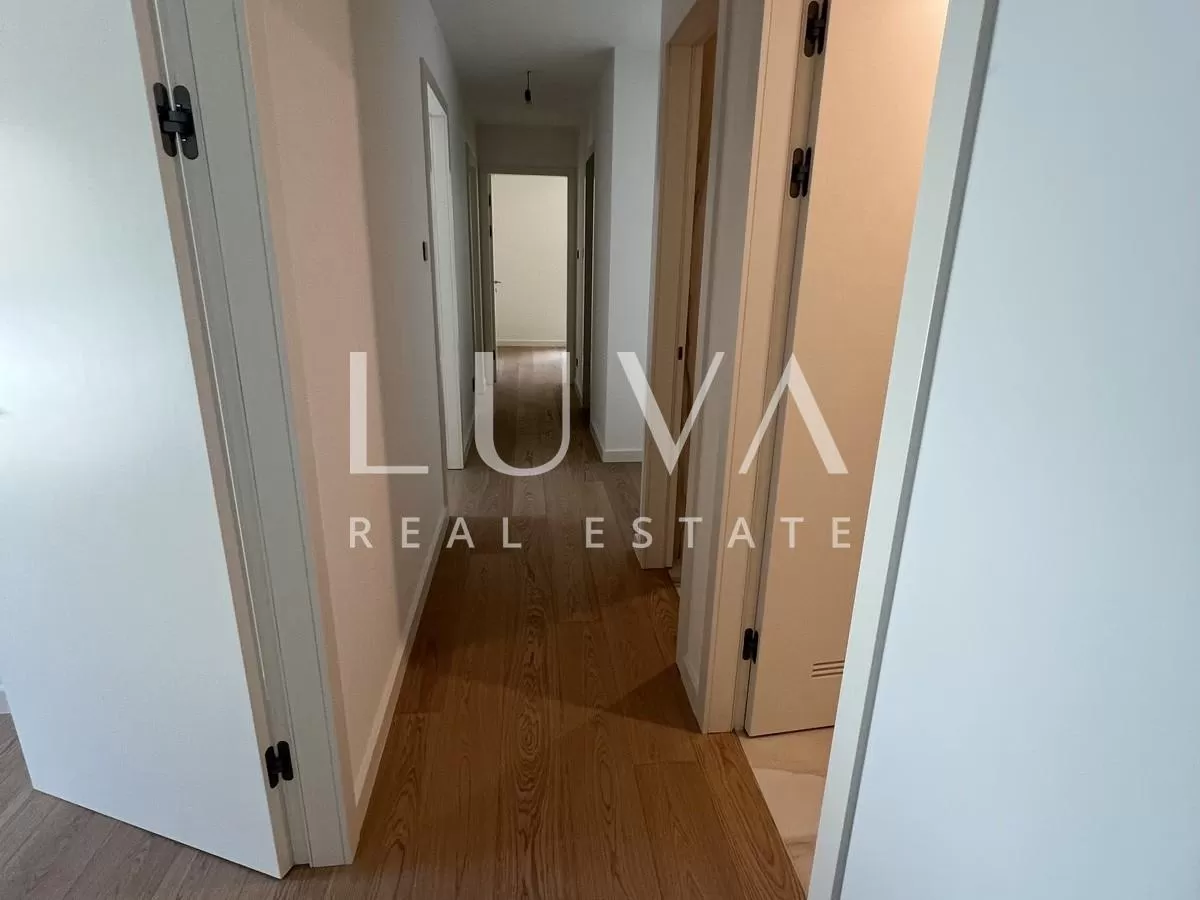 Zagreb, Ribnjak, luksuzan 5-sobni stan na trećem katu 143 m2 na prodaju