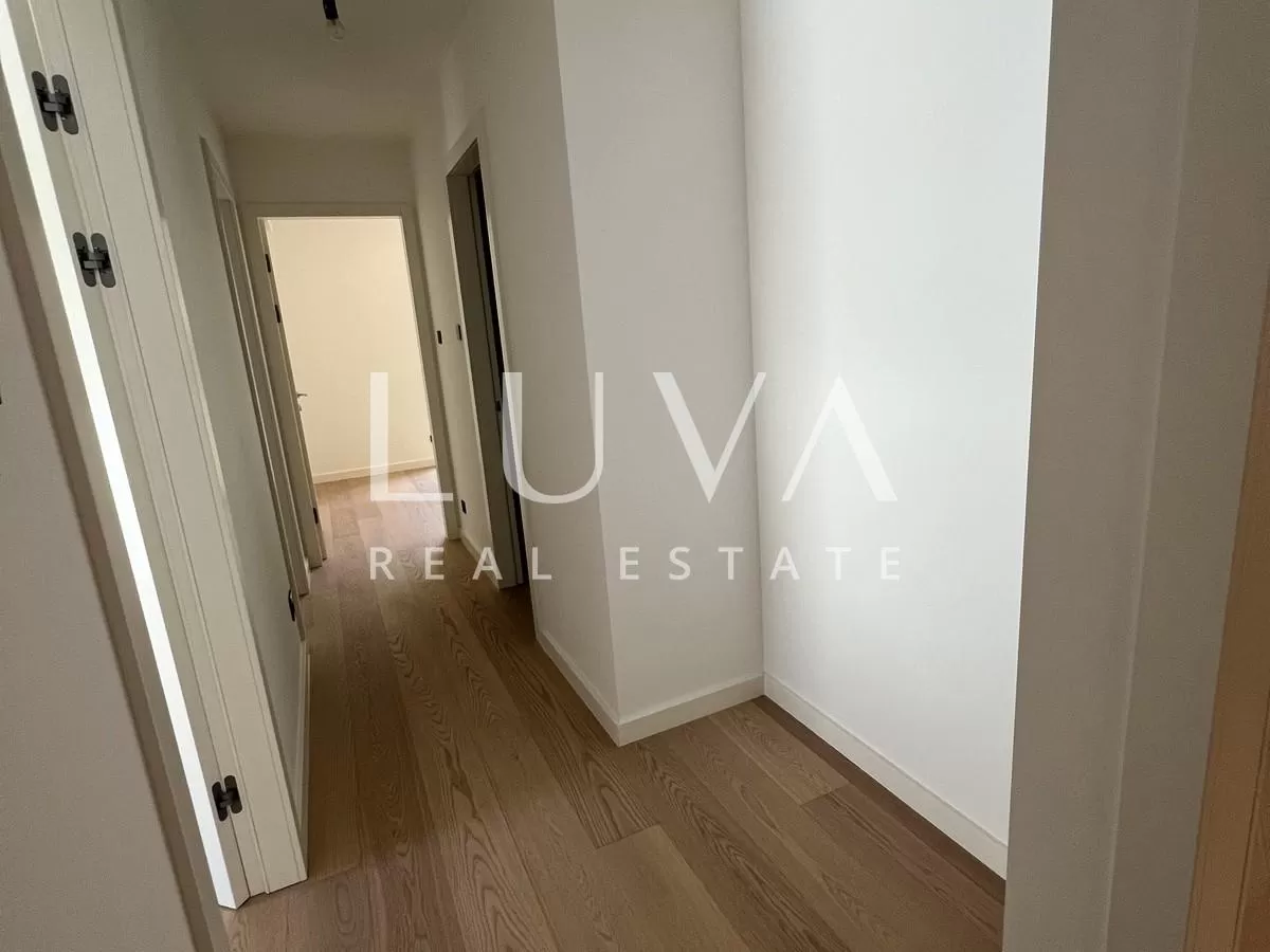 Zagreb, Ribnjak, luksuzan 5-sobni stan na trećem katu 143 m2 na prodaju