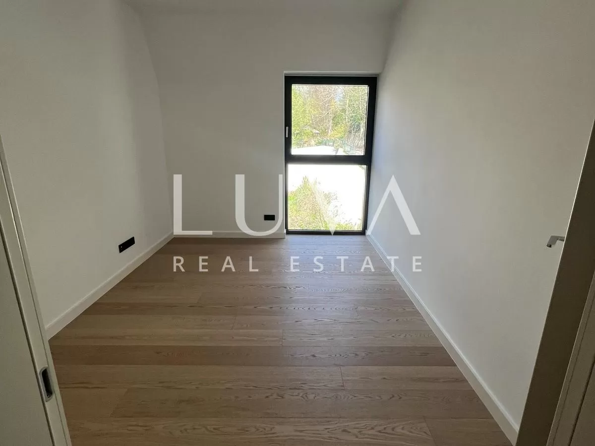 Zagreb, Ribnjak, luksuzan 5-sobni stan na trećem katu 143 m2 na prodaju